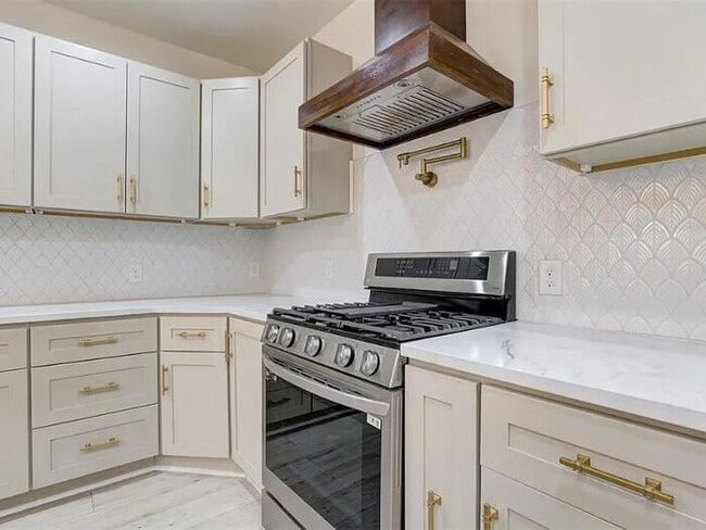 Building Photo - 213 NE 14th St