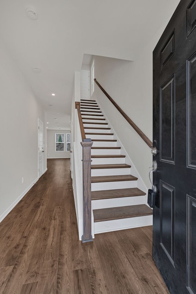 Building Photo - 3 bed/2.5 bath townhome in Tulip Hills wit...