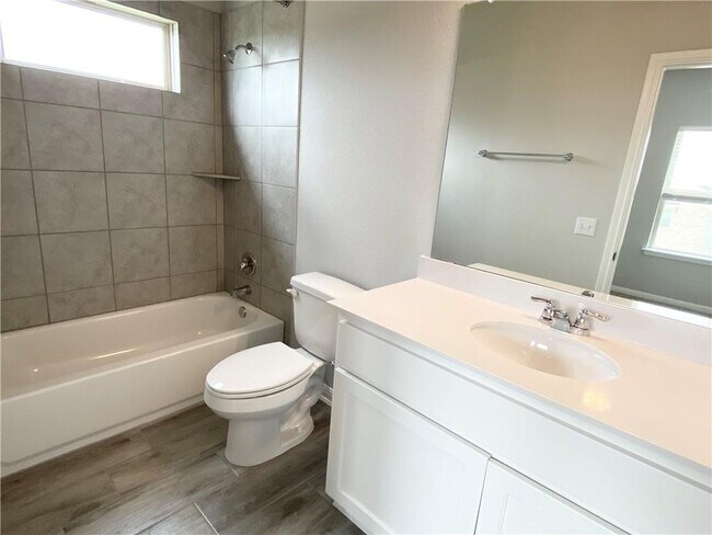 Building Photo - 2216 Limestone Lake Dr