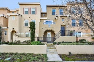 Building Photo - Magnificent Mountain View Townhome!