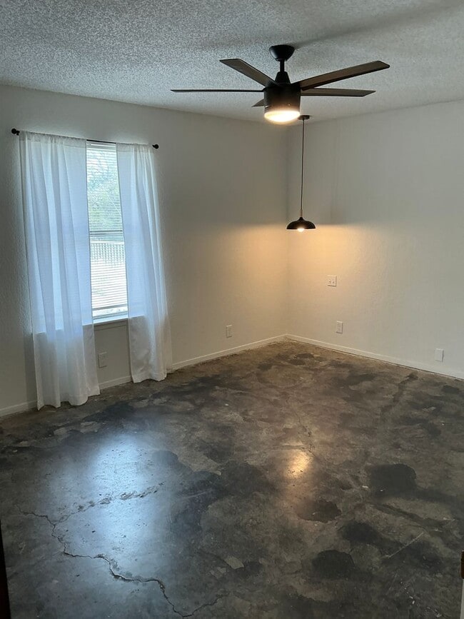 Building Photo - COMING SOON 4/2 with Acreage & BONUS SPACE