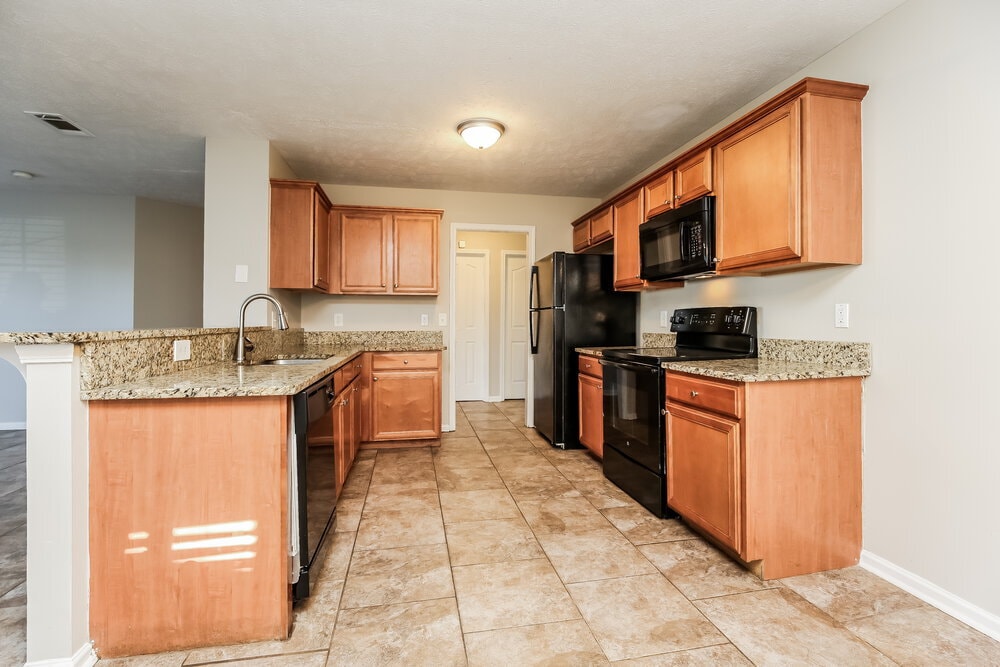 Building Photo - 172 Lyndhurst Dr