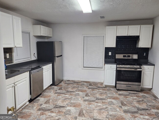 Building Photo - 2294 Bouldercrest Rd