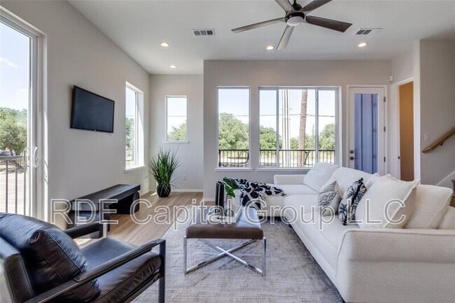 Building Photo - 3308 Birmingham Ave