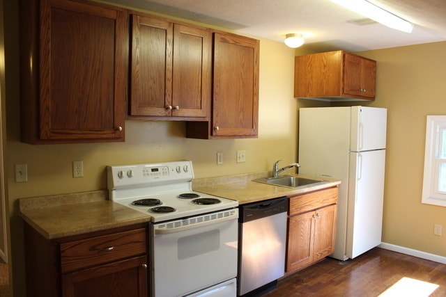 Building Photo - PRE LEASING CENTRALLY LOCATED 2 BED 1 BATH