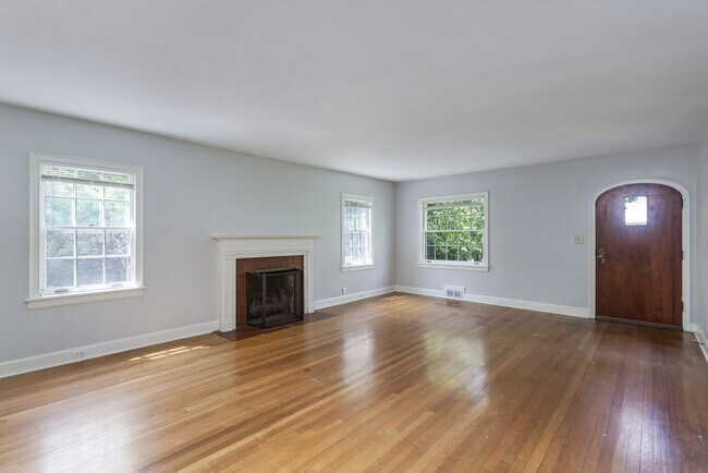 Building Photo - 915 Winston Pl