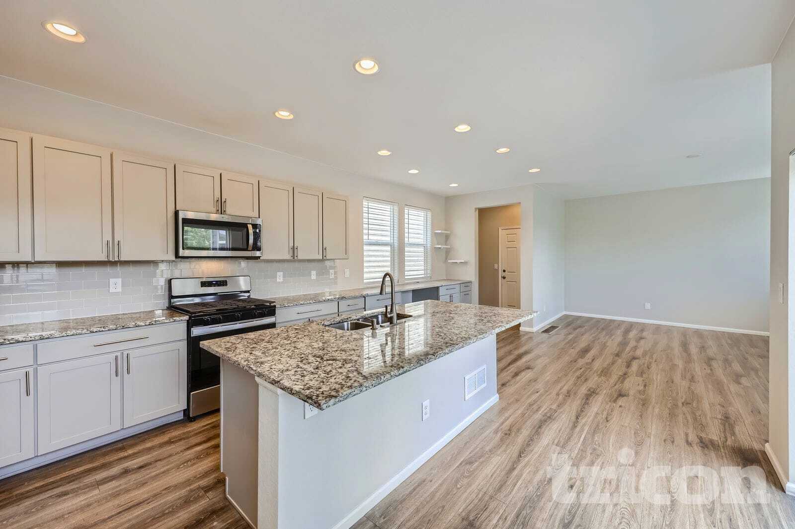 Building Photo - 4726 Helena St