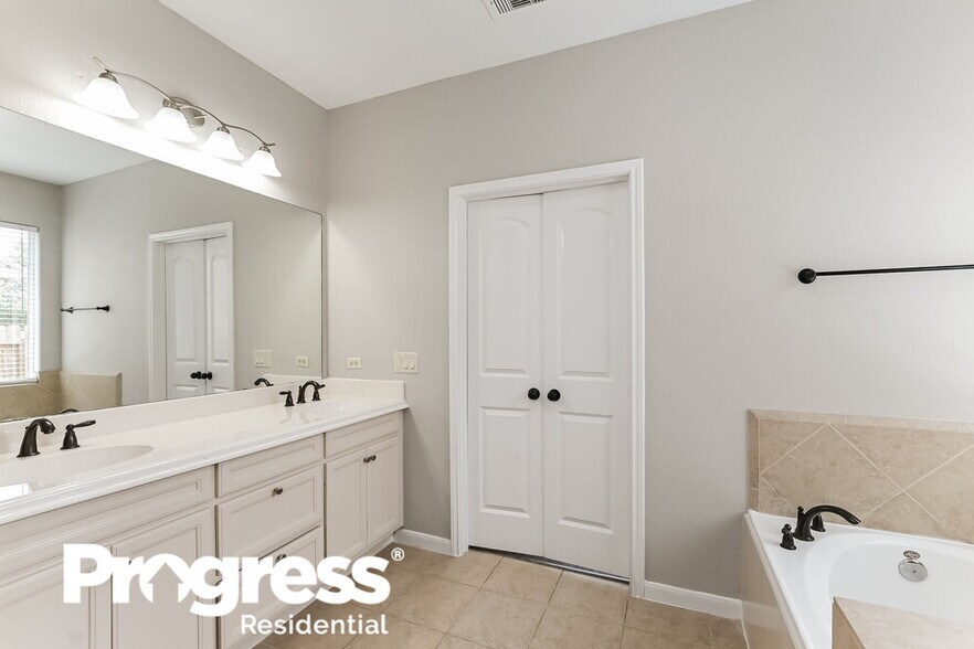 Building Photo - 17611 Sulphur Stream Dr