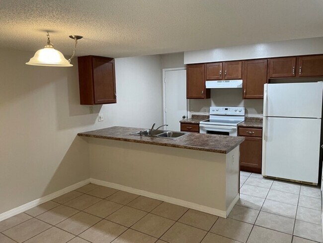 Building Photo - 4600 Lighthouse Cir