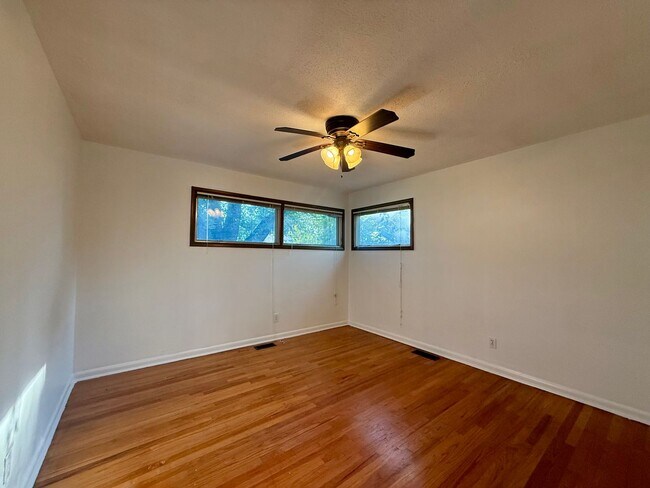 Building Photo - 6419 E Claytonia St
