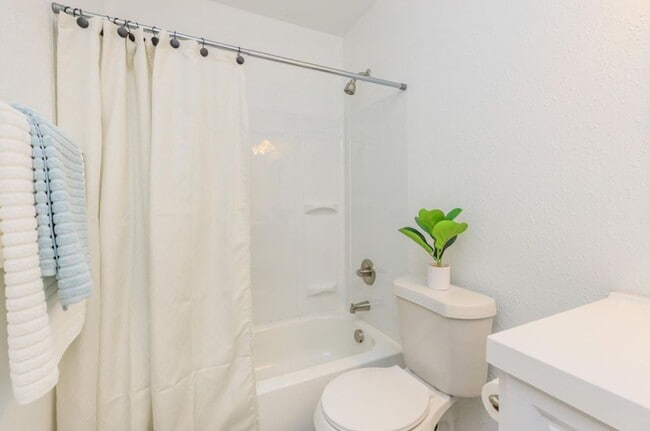 Building Photo - * $300 Off April and May Rent * Beautiful 1 bedroom apartment *