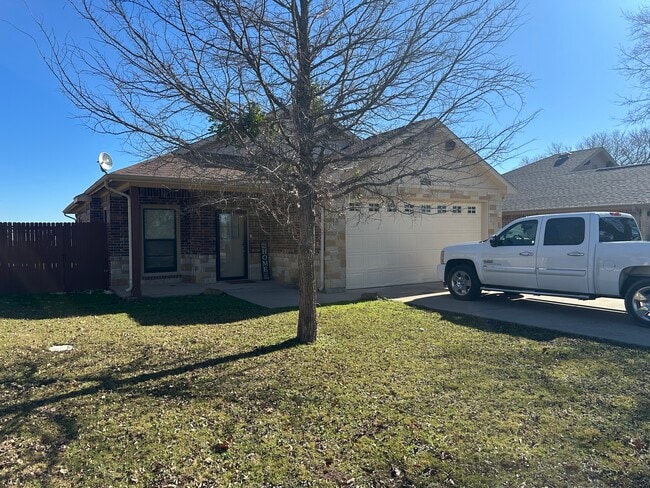 Building Photo - 407 Magnolia St