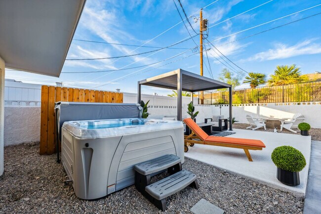 Building Photo - 131 Mescal Loop