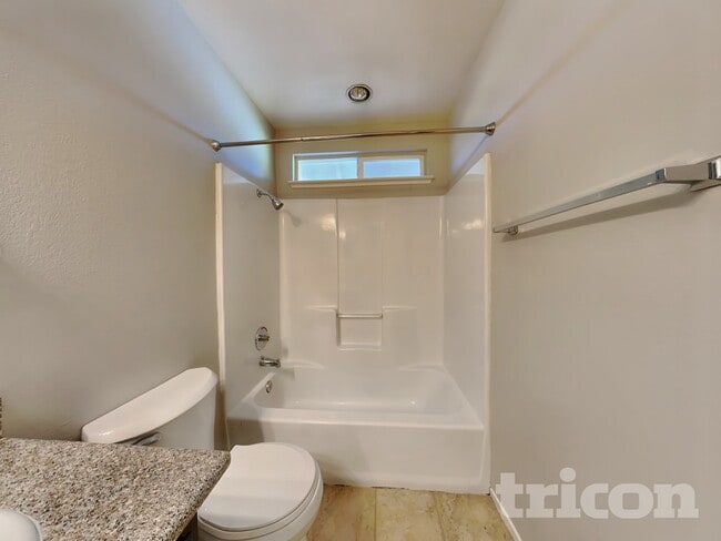 Building Photo - 1872 Little John Way