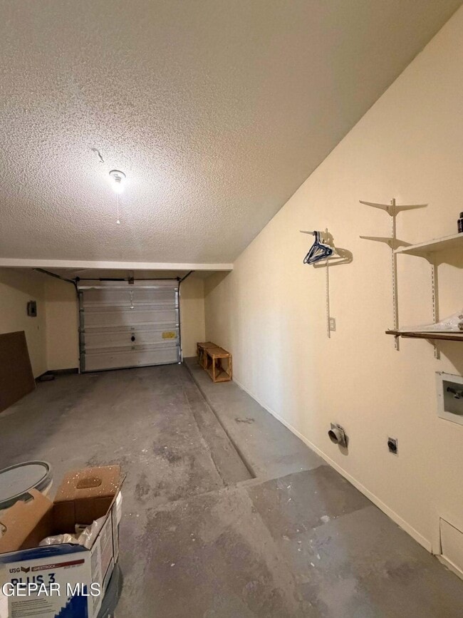 Building Photo - 2121 Lake Omega St