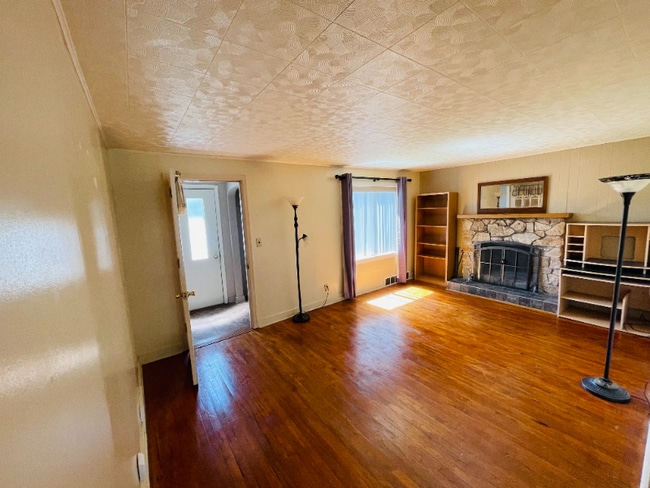 Building Photo - 1032 E Cloverland Dr