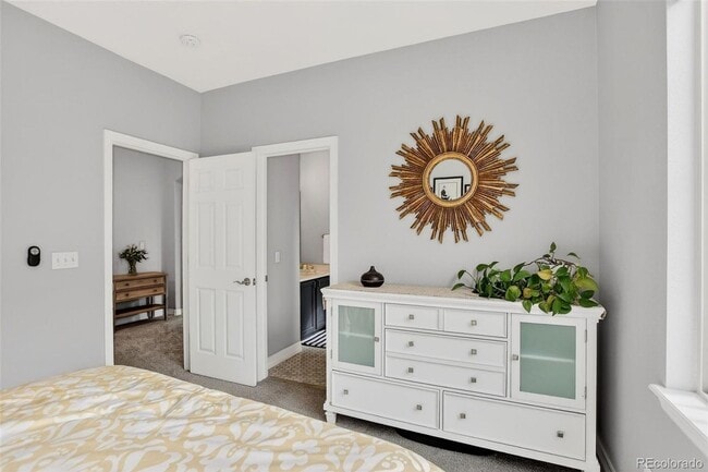 Building Photo - Renovated 2-bed 2.5 bath bright and open townhome located in the heart of Lone Tree!