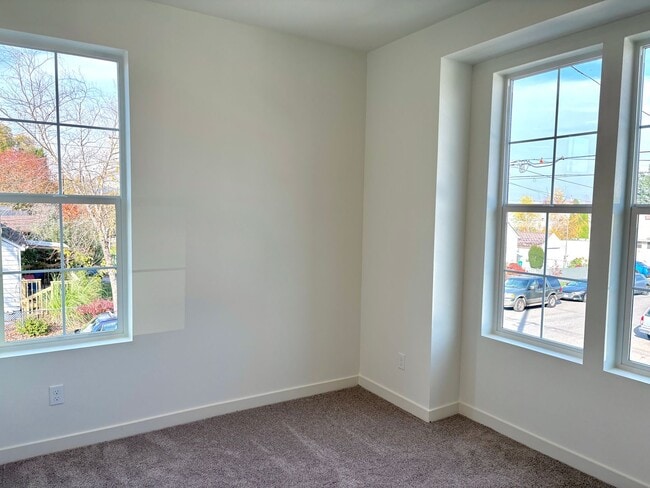Building Photo - St. Johns New Build - Bright and Spacious End Unit 2 Bedroom with A/C, Washer/Dryer and Private P...