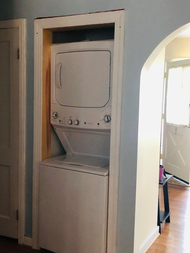 Building Photo - Beautiful 4bdrm/2.5 bath Cape-cod  located in the West End!