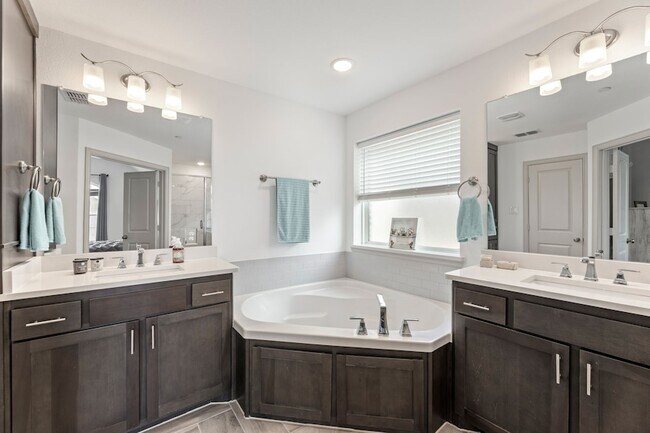 Building Photo - 974 Mikaela Dr