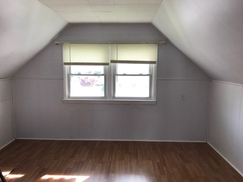 Building Photo - 2030 Eastman Ave