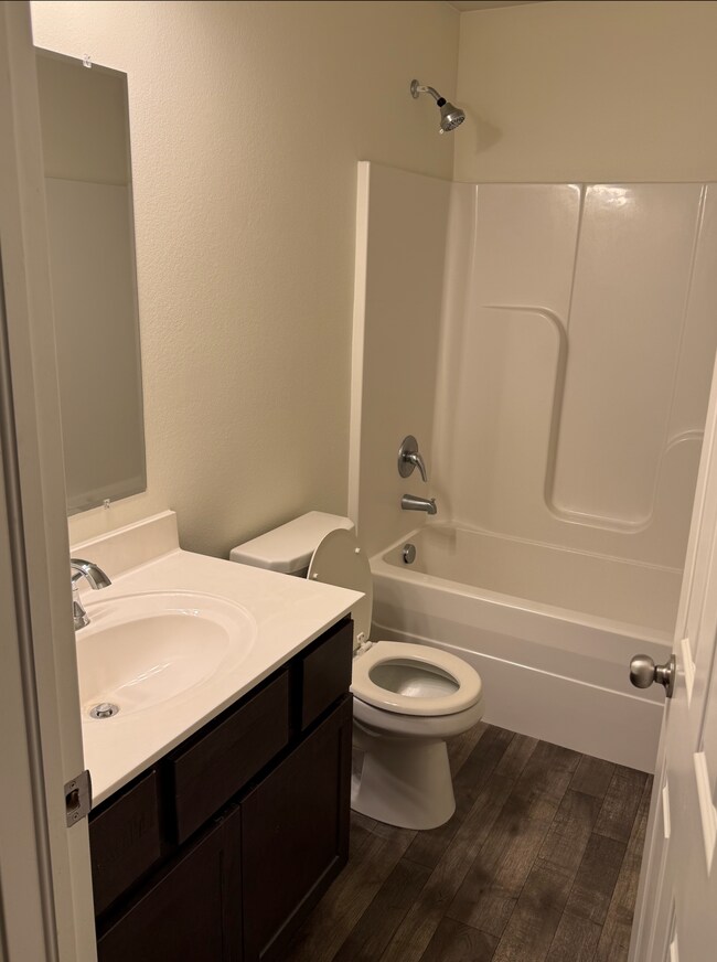 Building Photo - 1216 W Duncan Rd