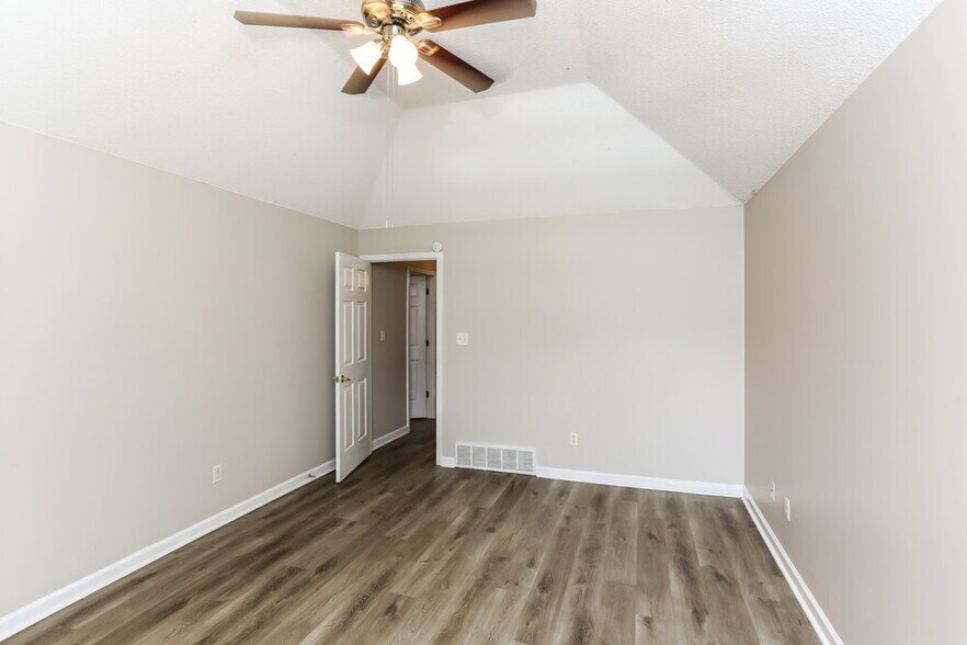 Building Photo - 1142 Red Fern Cir W