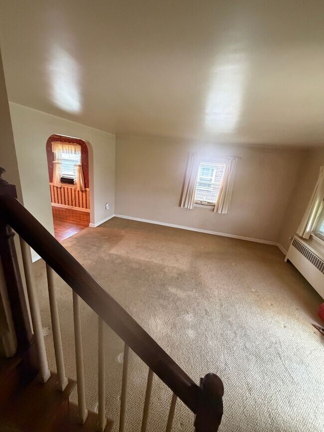 Building Photo - AVAILABLE FOR SHOWING NOW!!! 3 BEDROOM / 1 BA