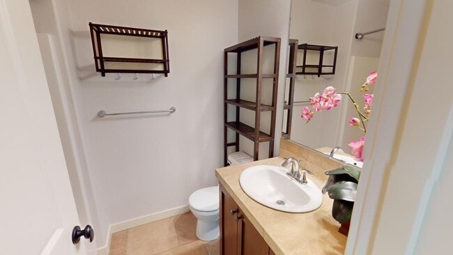 Building Photo - LEASE SPECIAL - $300 OFF 1ST MONTHS' RENT! Close To MAX!  Single Car Garage Included