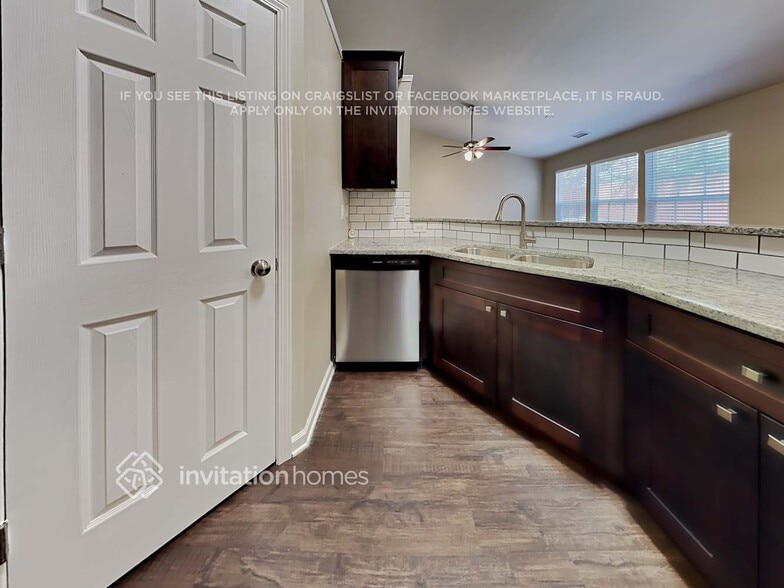 Building Photo - 8402 Angwin Pl