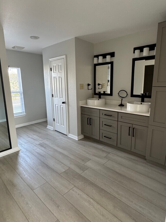 Building Photo - 10226 Crooked Stick Dr