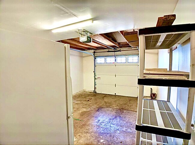 Building Photo - 8010 SE Henry St