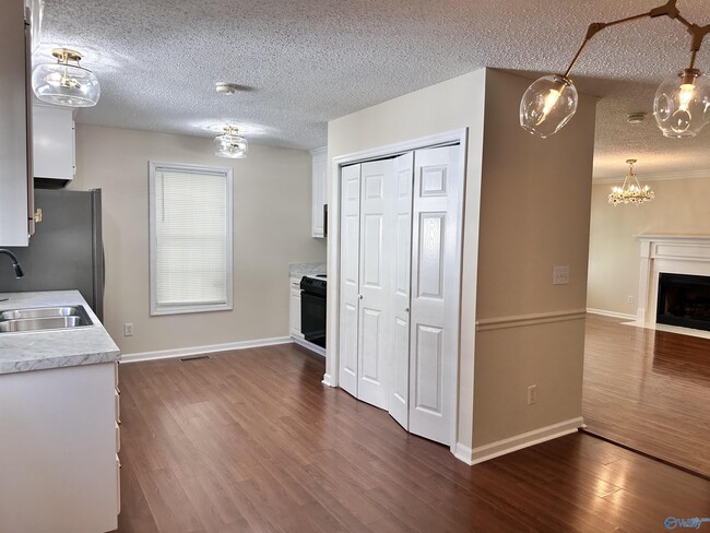 Building Photo - 1305 McCullough Ave NE