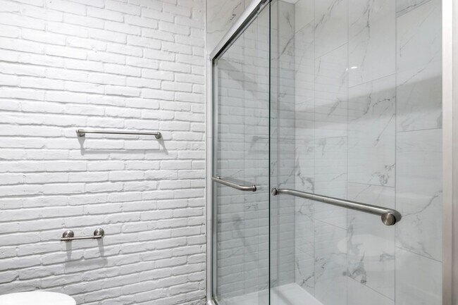 Building Photo - 2744 Briarhurst Dr