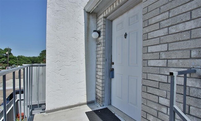 Building Photo - 8787 Brae Acres Rd