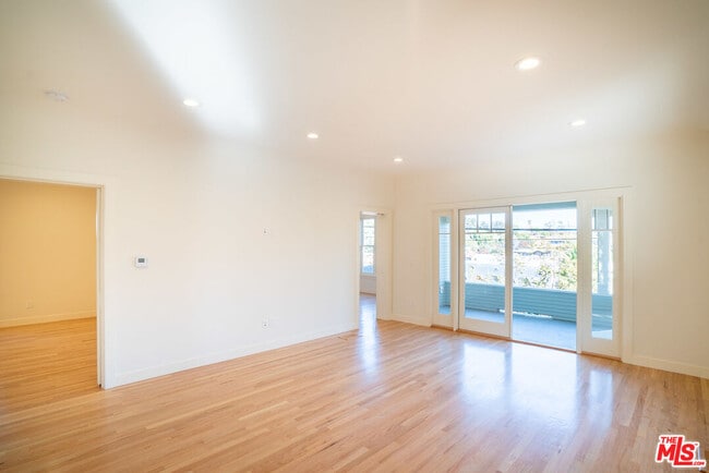 Building Photo - 802 E Kensington Rd