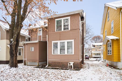 Building Photo - Large remodeled 4 bed 1  bath in West Akron !