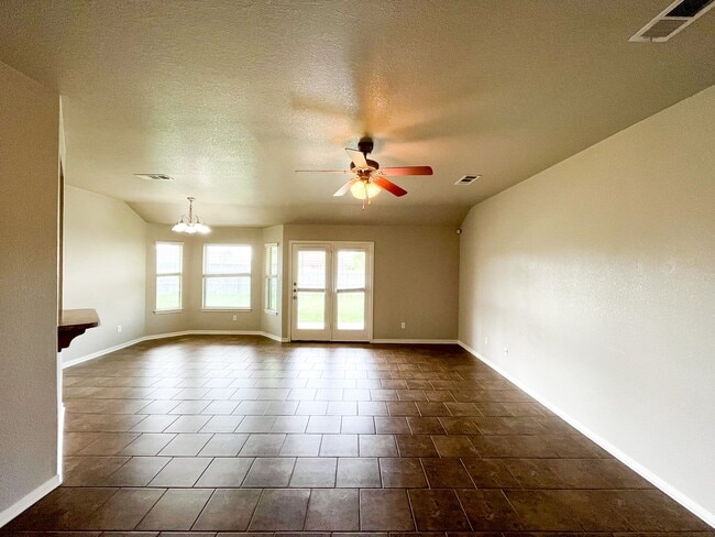 Building Photo - Available NOW!!!! This Beautiful 1 story, 4 Bedroom, 2 bath home in Killeen has a lot to offer!  ...
