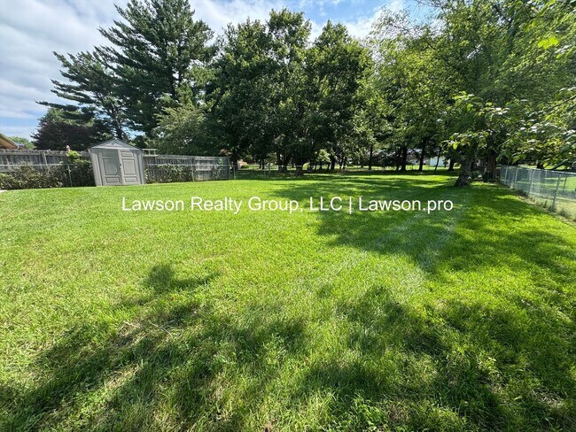 Building Photo - Three Bedroom Brick Ranch with Full Basement and Yard