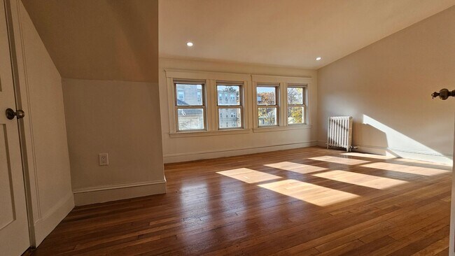 Building Photo - State of The Art Luxury Apt w 2.5 bathrooms for Boston College Students!  Get a $2500 Rebate Upon...