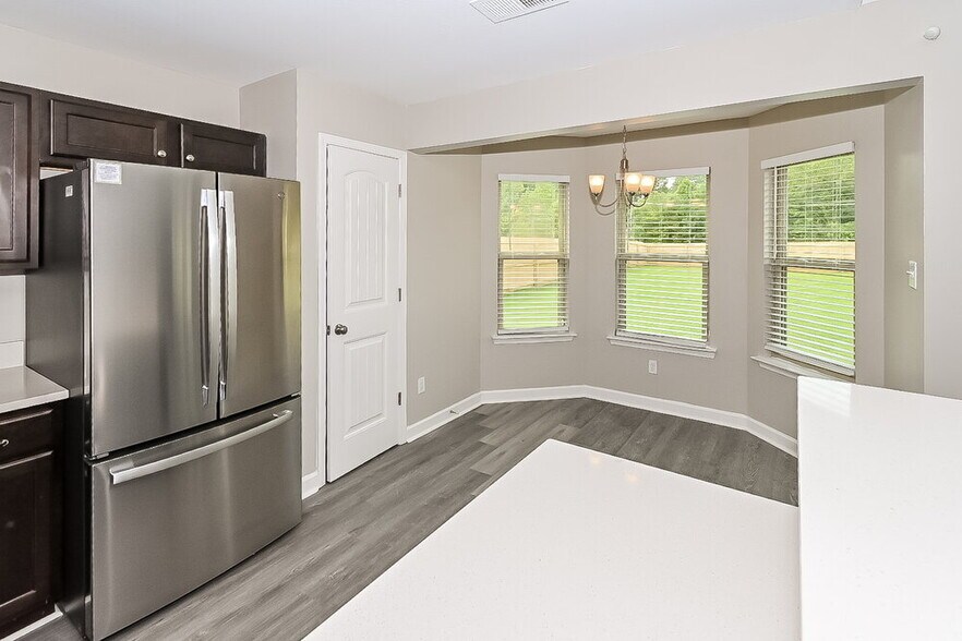 Building Photo - 8129 Jordan View Dr