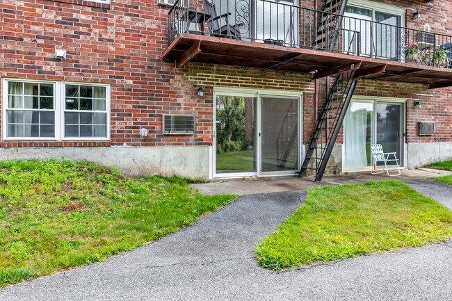 Building Photo - 55 Fernview Ave