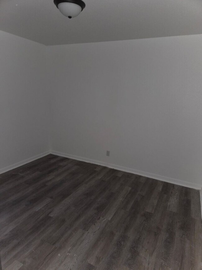 Building Photo - Beautifully Remodeled 4 Bedroom + Office H...