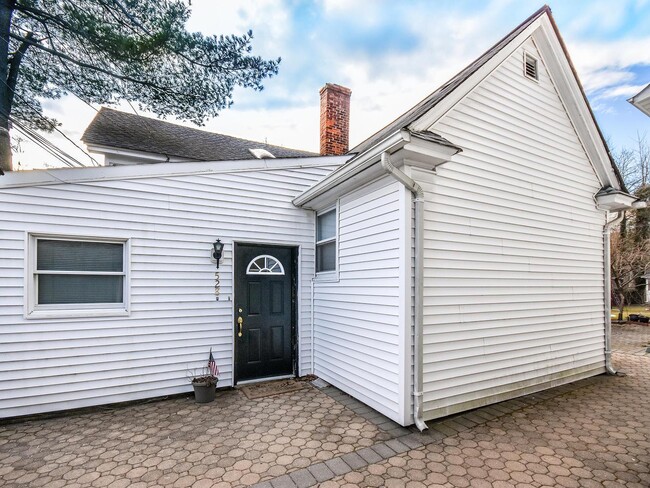 Building Photo - 528 Glen Cove Ave