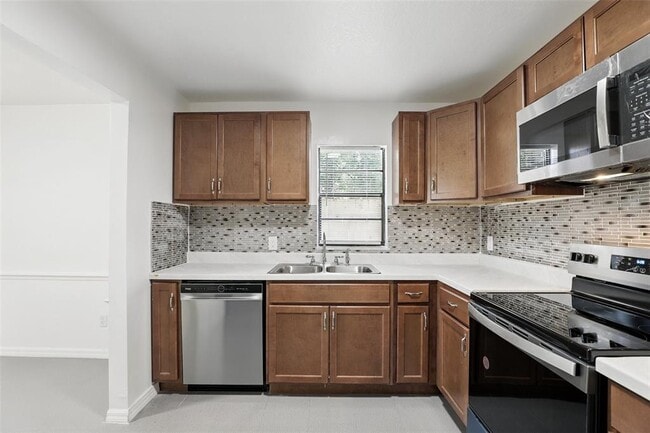 Building Photo - 28 N Lancelot Ave