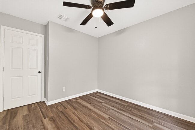 Building Photo - 3318 Kentwood Dr