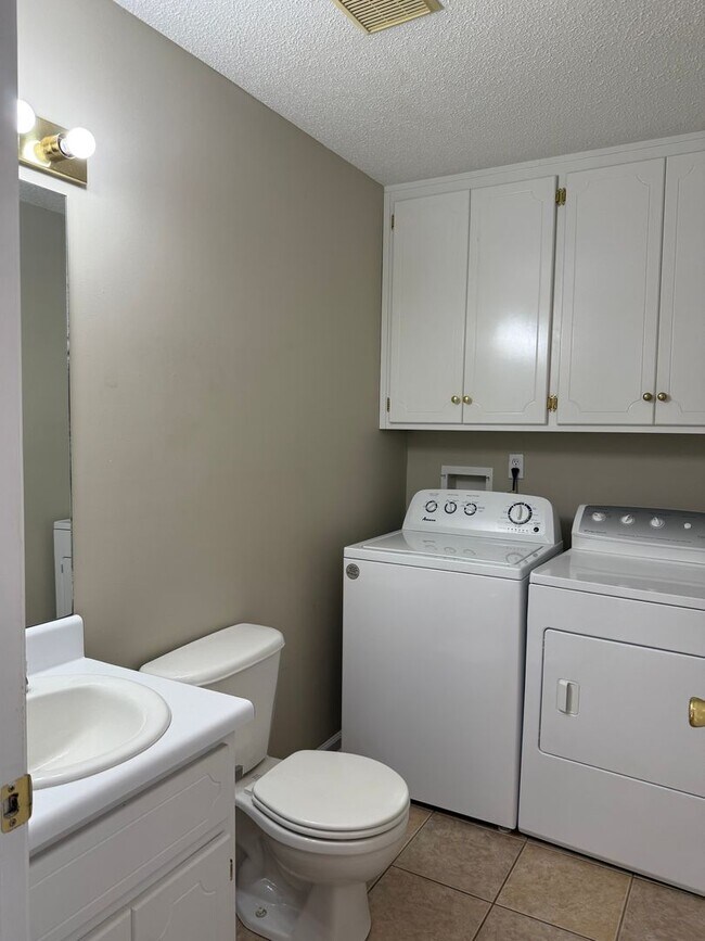 Building Photo - 111 Woodberry Dr