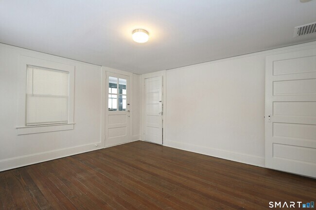 Building Photo - 48 W Branchville Rd