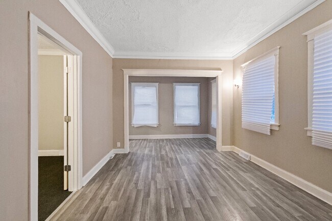 Building Photo - Charming 3-Bedroom Home | 1 Bath | In-Unit...