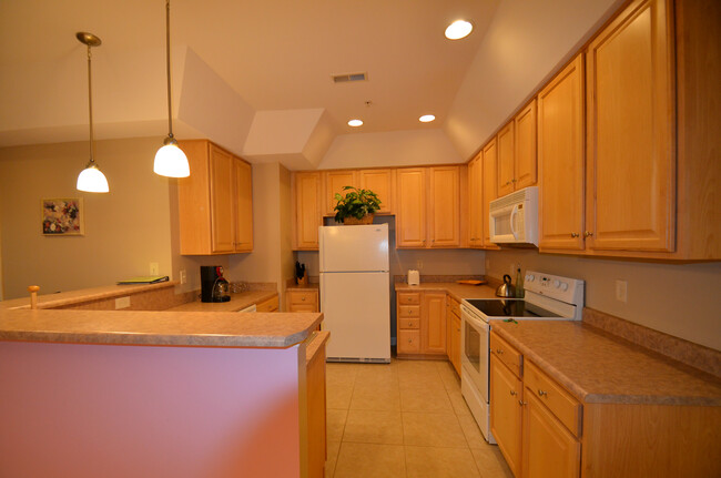 Kitchen - 908 Resort Cir